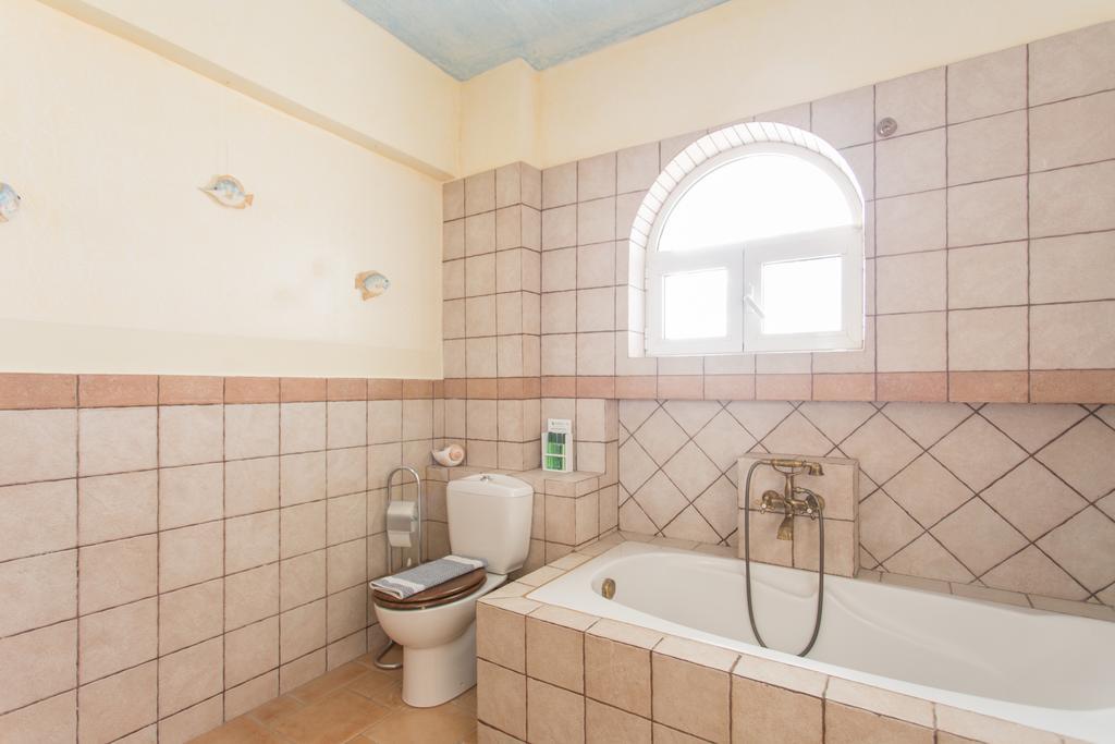 Marathon Beachside Villa 100M From The Beach Schinias Extérieur photo
