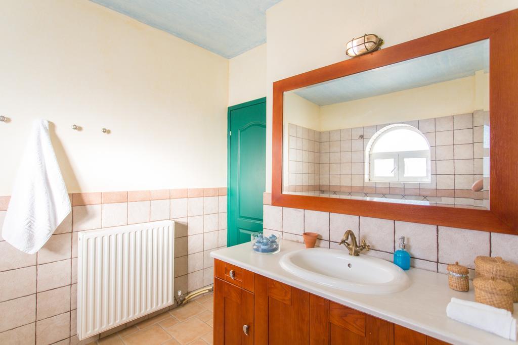 Marathon Beachside Villa 100M From The Beach Schinias Extérieur photo